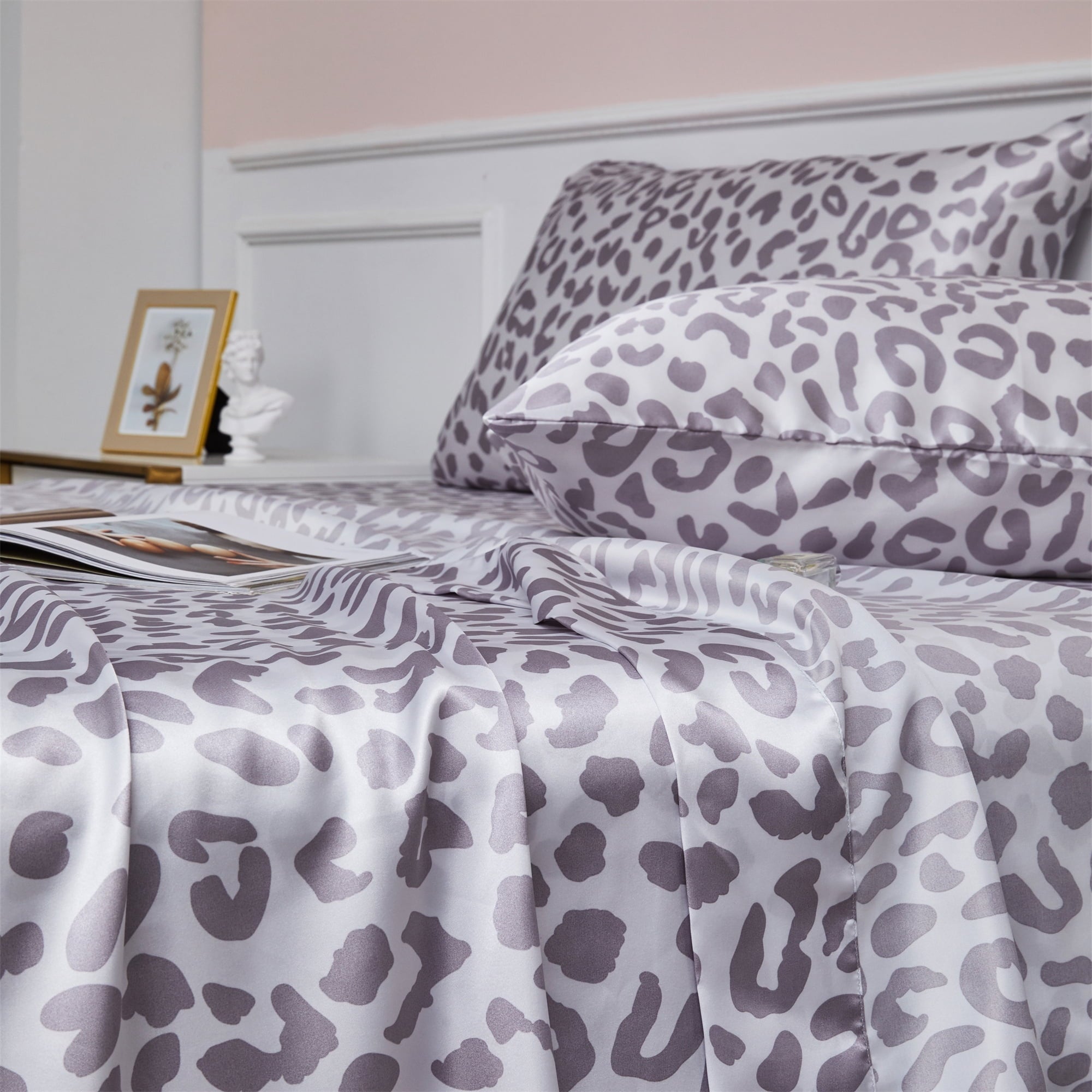 Ultra-Soft Satin Sheets Twin Silk Sheets Silver Leopard Bed Sheet Set Deep Pocket Bed Flat Fitted Sheet, 3-Pieces - Cooling Hotel Quality Bedding Sheets and Pillowcases Detail