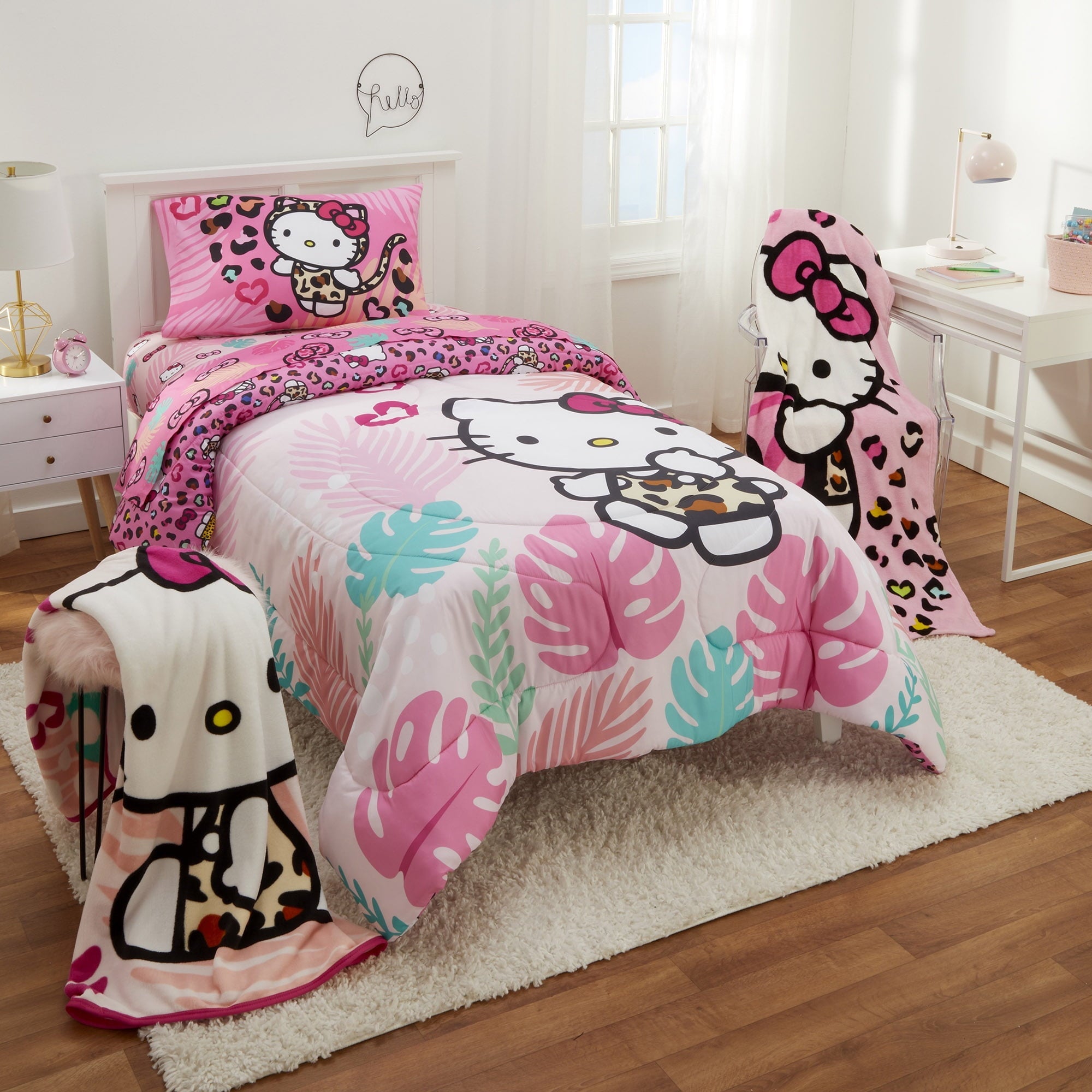 Lightweight Warm Kids Pink White Print Fleece Throw Blanket, 46 x 60 - Super Soft Reversible Sherpa Flannel Blanket Detail