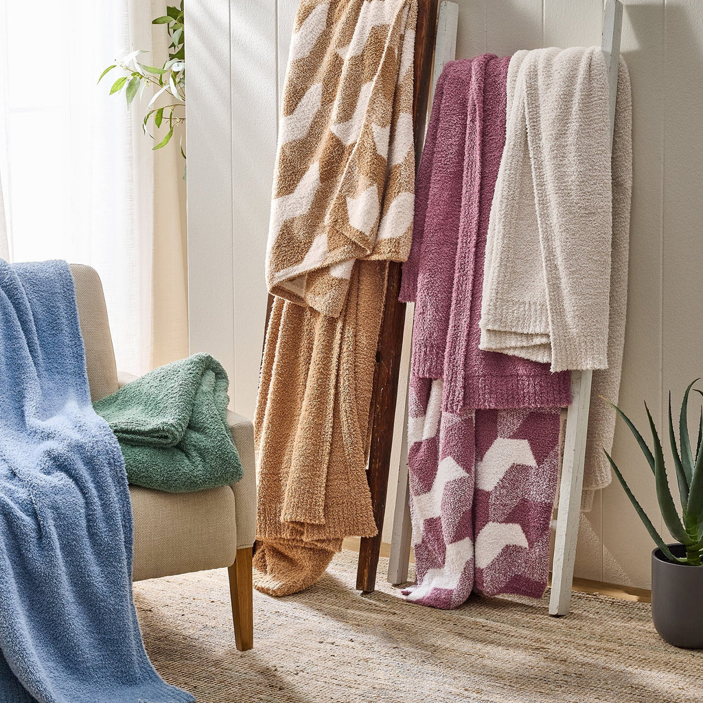 Cozy Fleece Beige Cozy Knit Throw, 50" x 72" - Cozy Fleece Throw Blanket for Couch & Bed Detail