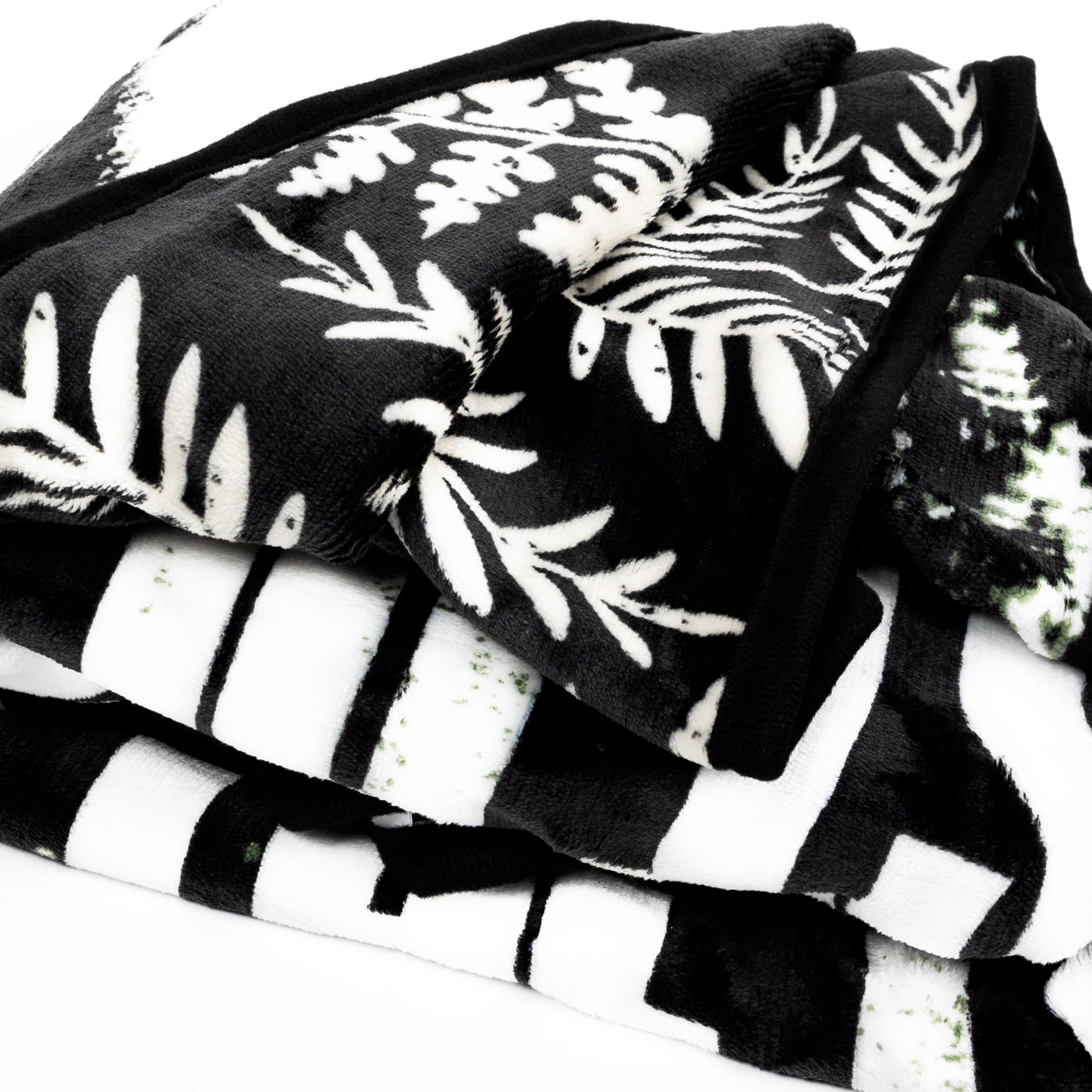 Cozy Fleece Black and White Polyester Throw Blanket, 50" X 60" - Super Soft Reversible Sherpa Flannel Blanket Detail