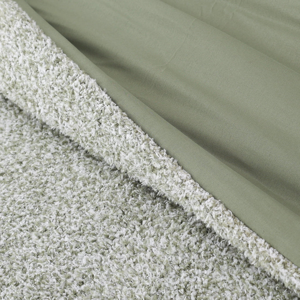 Fluffy Down Alternative King, Comforter Set with Shams - Soft and Cozy, Green - Cloud-Like Soft Lightweight Bed Comforter Detail