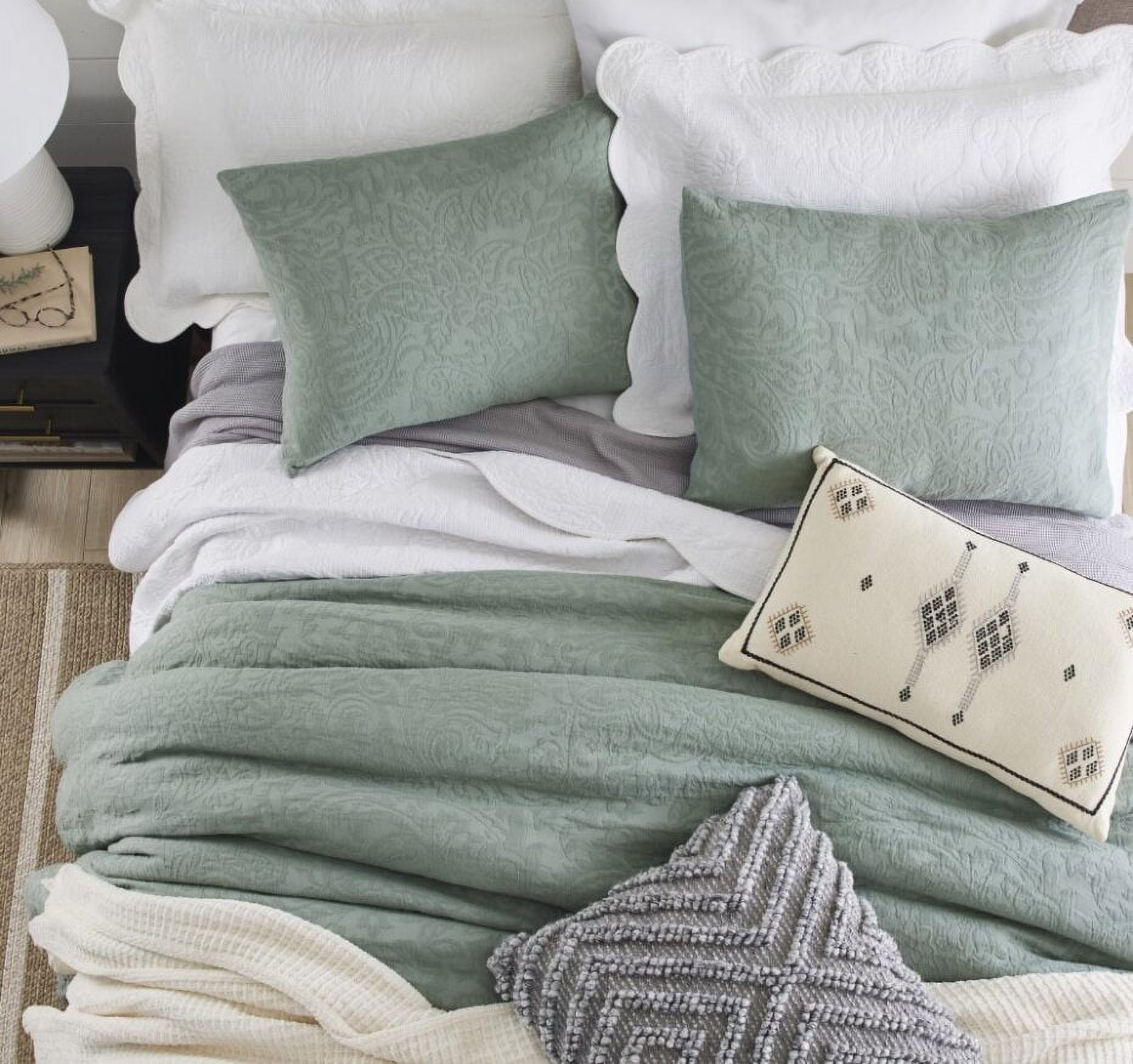 Hypoallergenic Cloud 3-Piece Sage Floral Comforter Set, Full/Queen - Luxurious Quilted Duvet Cover Set Detail