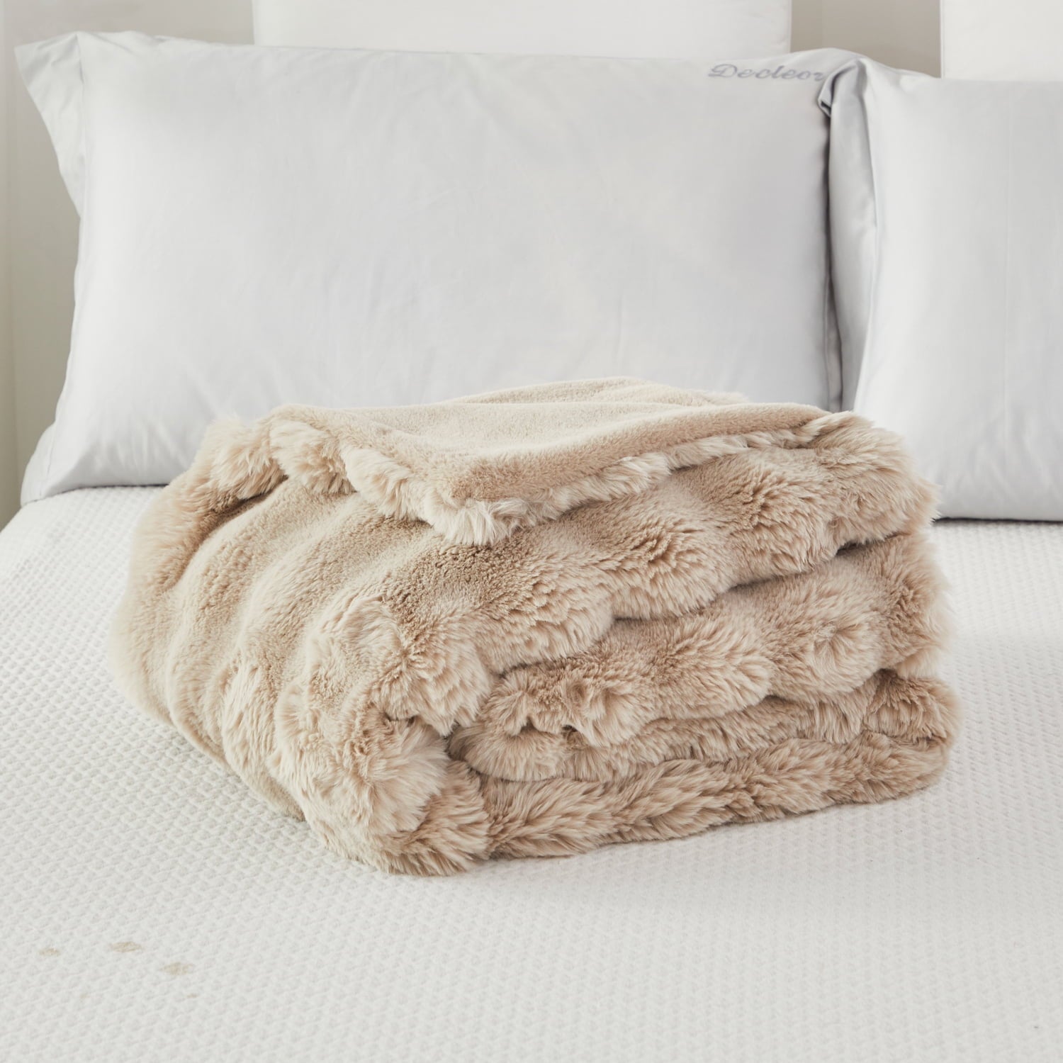 Lightweight Warm Taupe Faux Fur Bubble Blankets for Couch Chair Sofa Luxury Fluffy Thick Bubble Throw Blanket Furry Blanket Fuzzy Soft... - Lightweight Plush Warm Blanket for All Seasons Detail