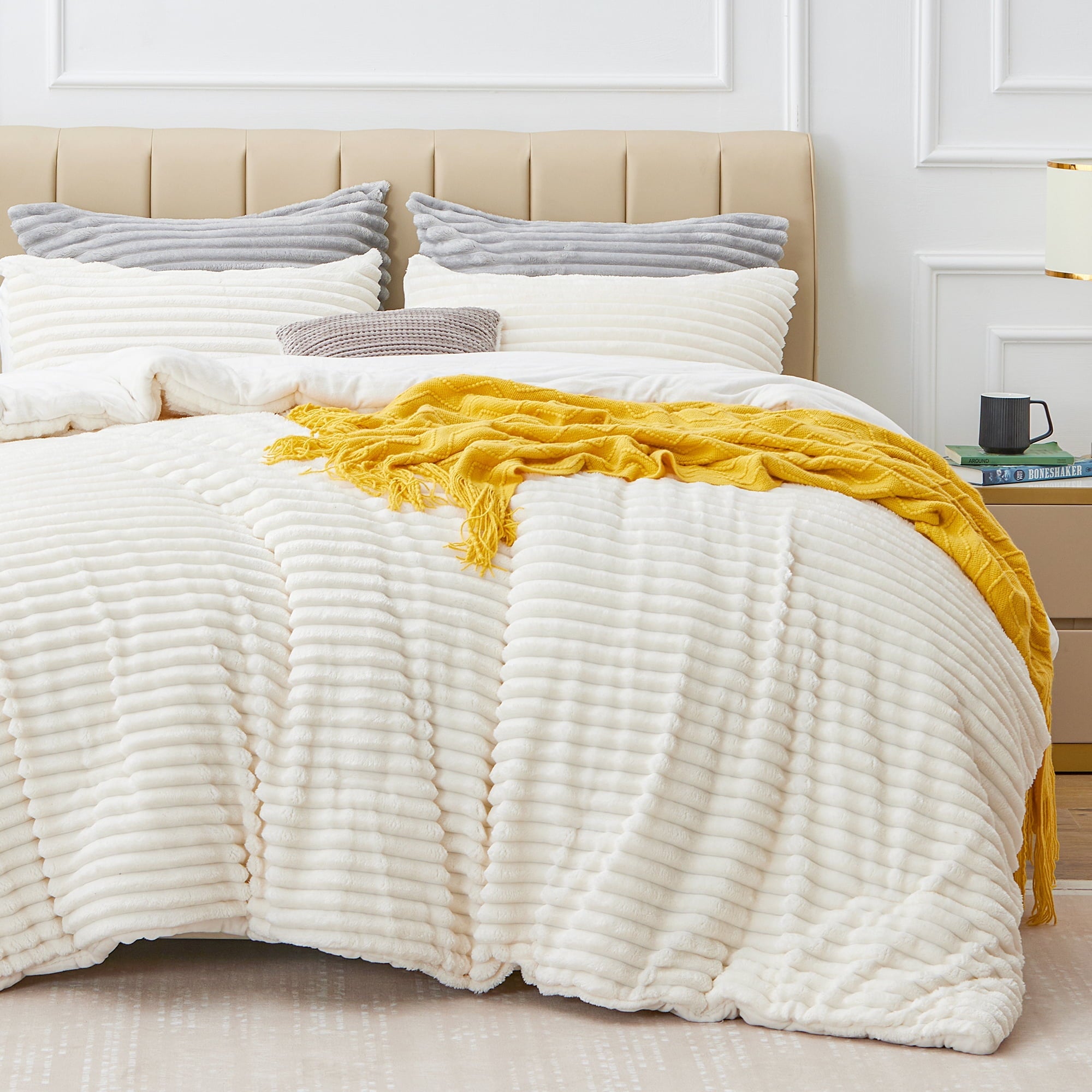 Hypoallergenic Cloud Fleece Queen Comforter Set -Super Soft & Warm Fluffy White Bedding, Luxury Fuzzy Heavy Bed Set for Winter with 2 Pill... - Luxurious Quilted Duvet Cover Set Detail