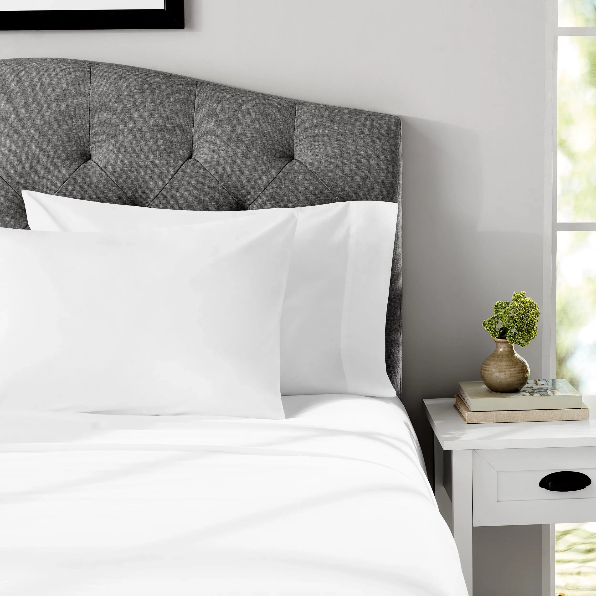 Breathable Luxury 4-Piece 300 Thread Count White Cotton Blend Percale Bed Sheet Set, Queen - Breathable Egyptian Cotton Flat & Fitted Sheets Detail