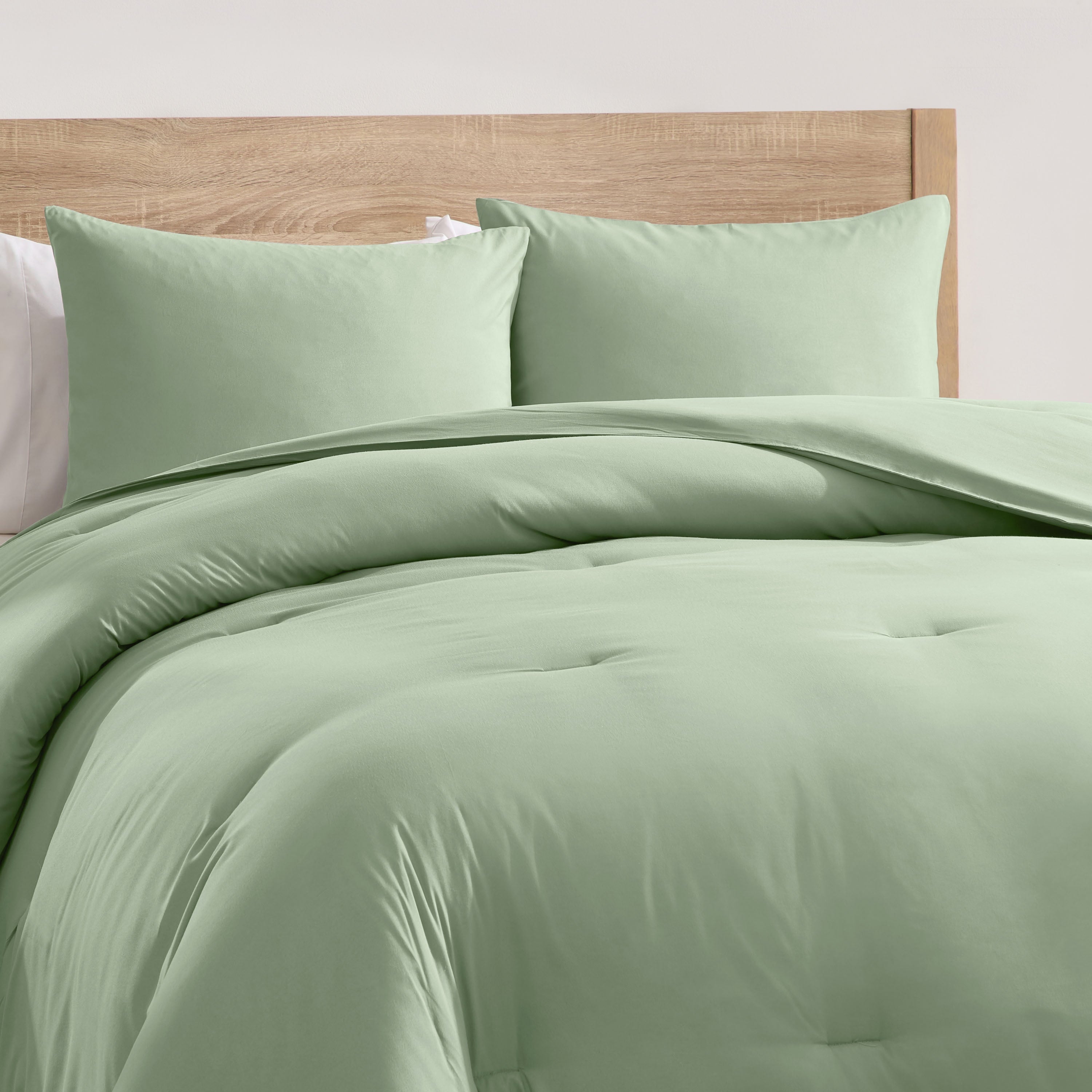 Heavyweight Warmth Comforter Sets, All Season Lightweight Solid Queen Comforter Set, 3-Pc Bedding Sets, Sage Green - Cloud-Like Soft Lightweight Bed Comforter Detail