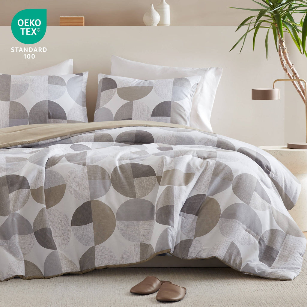 Luxurious Quilted Full/Queen Size Comforter Set, Tan/Gray Bedding Set for All Seasons, 3-Piece Round Geometric Print Bedding Comforter Set - All-Season Down Alternative Comforter Insert Detail