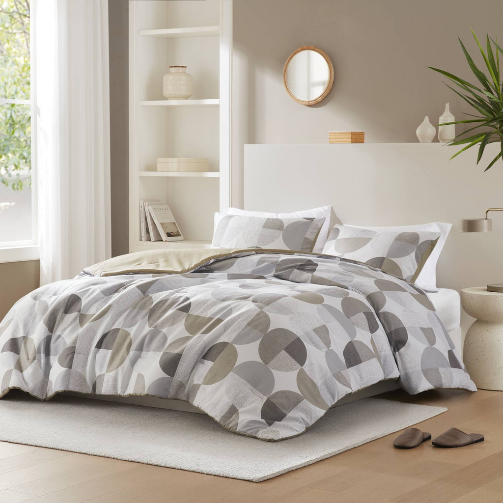 Luxurious Quilted Full/Queen Size Comforter Set, Tan/Gray Bedding Set for All Seasons, 3-Piece Round Geometric Print Bedding Comforter Set - All-Season Down Alternative Comforter Insert Detail