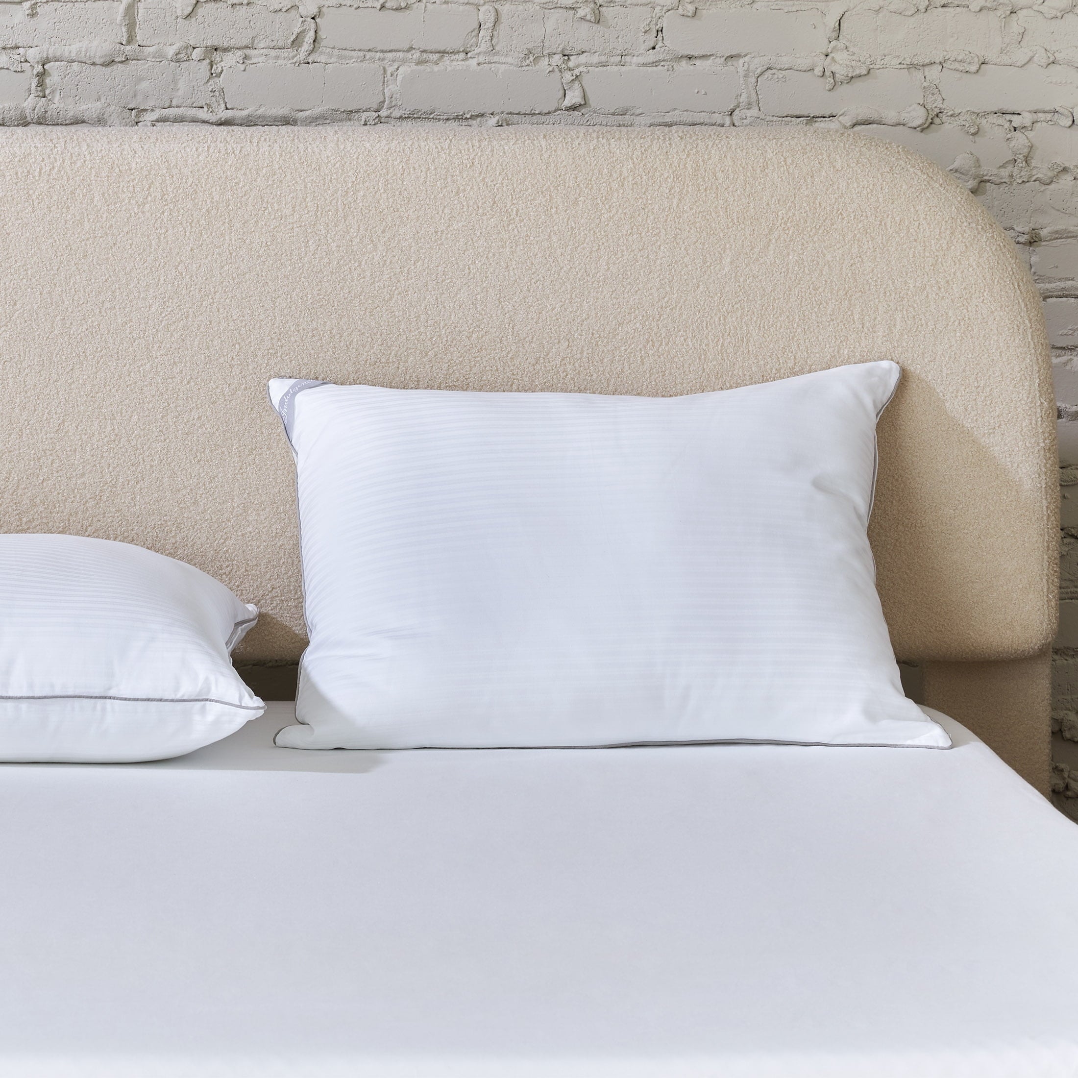 Hotel Collection Down Alternative Bed Pillow, Standard/Queen - Ergonomic Memory Foam Pillow for Neck Pain Support Detail