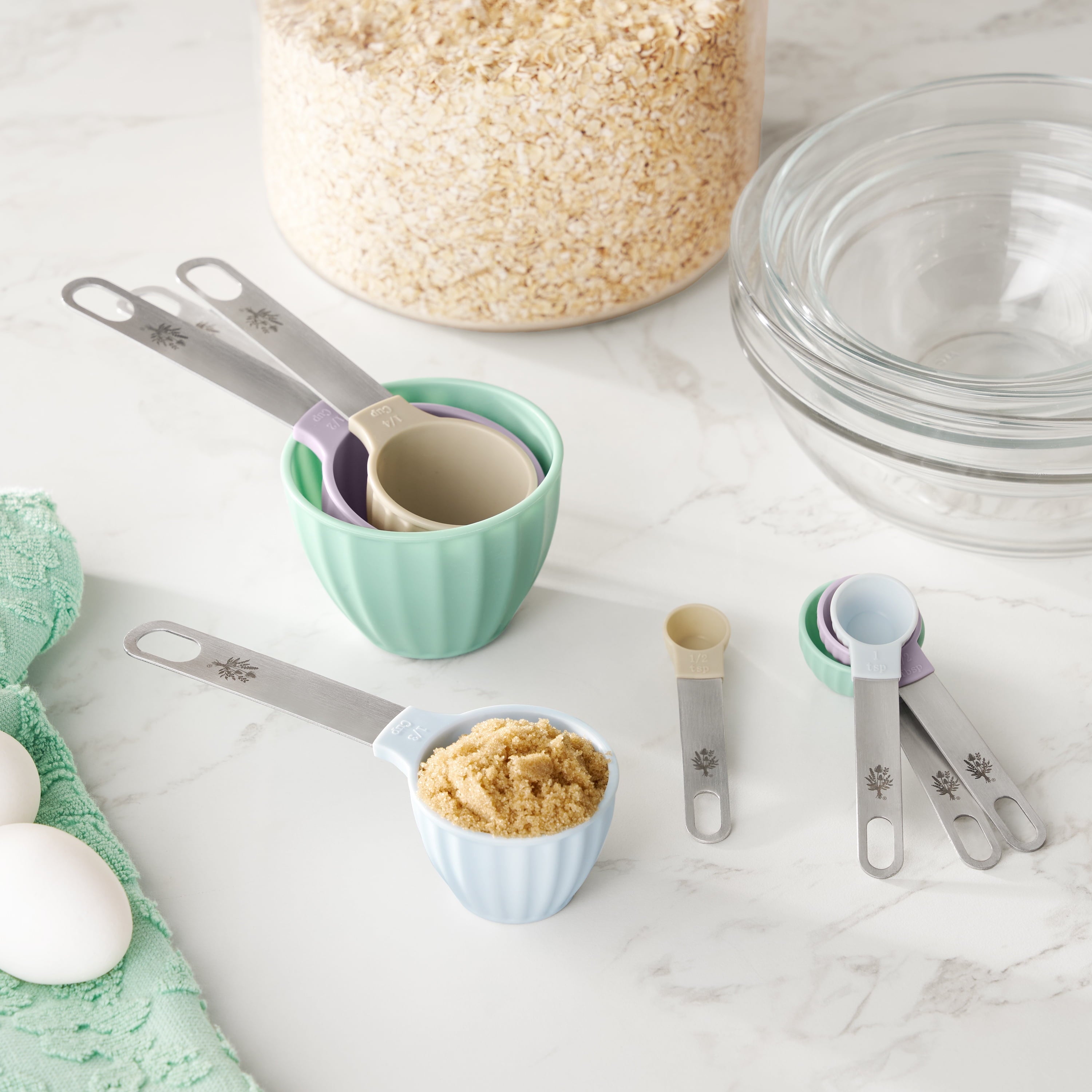 Innovative 8-Piece Plastic Measuring Cup and Spoon Set, Multicolor - Premium Stainless Steel Garlic Presser & Peeler Detail