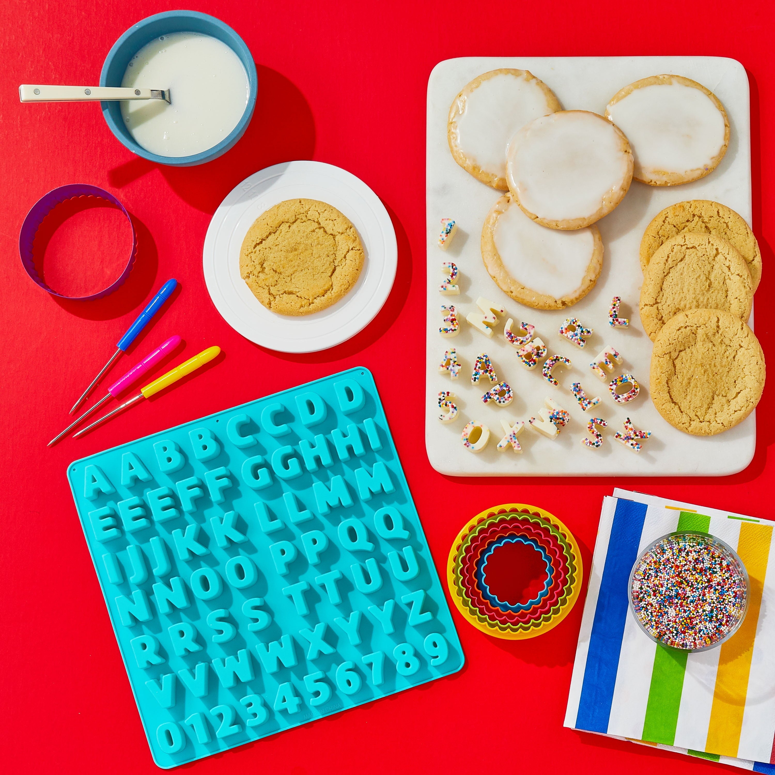 Innovative Round Double-Sided Plastic Cookie Cutter Set, 5 Pieces - Innovative Kitchen Helper for Modern Cooking Detail