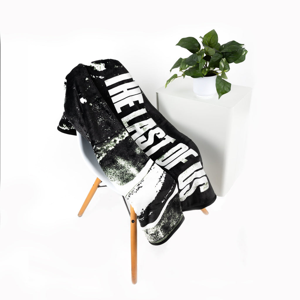 Cozy Fleece Black and White Polyester Throw Blanket, 50" X 60" - Super Soft Reversible Sherpa Flannel Blanket Detail